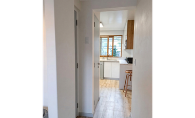 Casa remodelada con vigas a la vista en La Reina