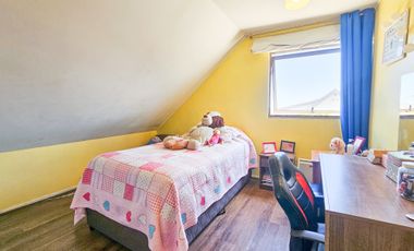 CASA CON PISCINA EN BARRIO CERRADO