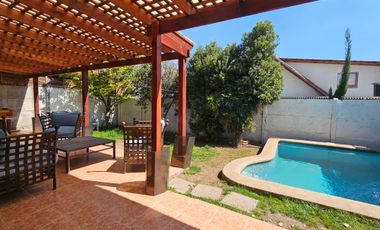 CASA CON PISCINA EN BARRIO CERRADO