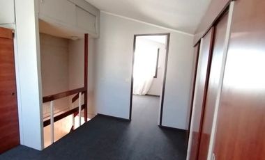 CASA CON MINIMARKET EN JARDINES DE DON CRISTOBAL