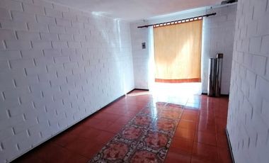 CASA CON MINIMARKET EN JARDINES DE DON CRISTOBAL