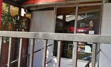 CASA CON MINIMARKET EN JARDINES DE DON CRISTOBAL