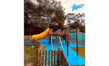 acogedor apartamento en altos del poblado con espectacular vista