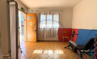 AMPLIA CASA CON 6 DORMITORIOS Y 2 BAÑOS