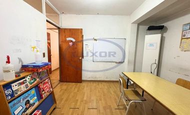 AMPLIA CASA CON 6 DORMITORIOS Y 2 BAÑOS