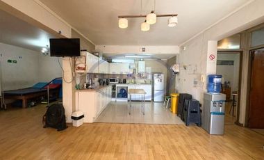 AMPLIA CASA CON 6 DORMITORIOS Y 2 BAÑOS