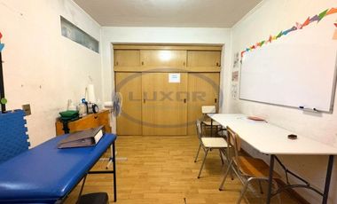 AMPLIA CASA CON 6 DORMITORIOS Y 2 BAÑOS