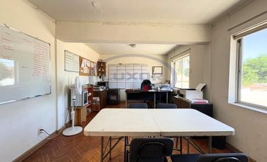 AMPLIA CASA CON 6 DORMITORIOS Y 2 BAÑOS