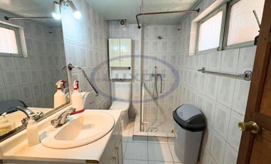 AMPLIA CASA CON 6 DORMITORIOS Y 2 BAÑOS