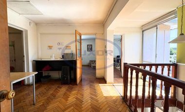 AMPLIA CASA CON 6 DORMITORIOS Y 2 BAÑOS