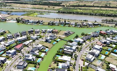 CASA EN VENTA 4 AMBIENTES - BARRIO NUEVO QUILMES CON SALIDA AL CANAL