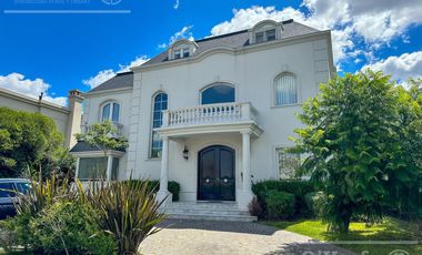 CASA EN VENTA 4 AMBIENTES - BARRIO NUEVO QUILMES CON SALIDA AL CANAL