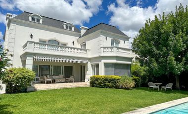 CASA EN VENTA 4 AMBIENTES - BARRIO NUEVO QUILMES CON SALIDA AL CANAL