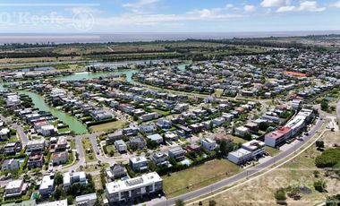 CASA EN VENTA 4 AMBIENTES - BARRIO NUEVO QUILMES CON SALIDA AL CANAL