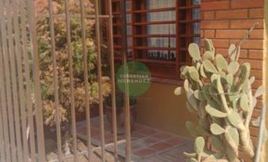 CASA EN VENTA PILAR - 4 DORM.  EXC. UBICACIÓN - 300M2 - Cochabamba esq Juan Bautista Alberdi