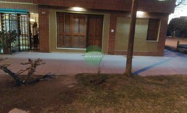 CASA EN VENTA PILAR - 4 DORM.  EXC. UBICACIÓN - 300M2 - Cochabamba esq Juan Bautista Alberdi