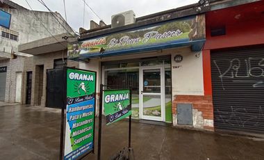 2 Locales comerciales y 3 departamentos en venta en G. Catan