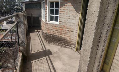 2 Locales comerciales y 3 departamentos en venta en G. Catan