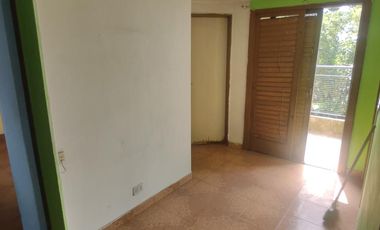 2 Locales comerciales y 3 departamentos en venta en G. Catan