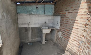 2 Locales comerciales y 3 departamentos en venta en G. Catan