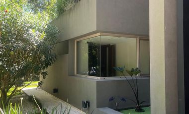Casa Highland Park, Pilar