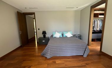 Casa Highland Park, Pilar
