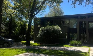 Casa Highland Park, Pilar
