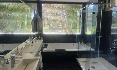 Casa Highland Park, Pilar