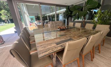 Casa Highland Park, Pilar