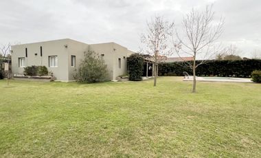 Alquiler Temporal  Casa Barrio Privado La Emilia | VCO Propiedades