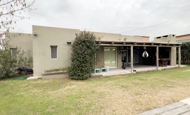Alquiler Temporal  Casa Barrio Privado La Emilia | VCO Propiedades