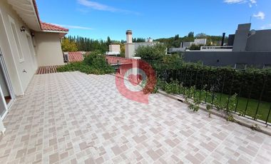 Casa en Comahue Golf Club en Alquiler
