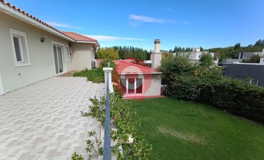 Casa en Comahue Golf Club en Alquiler