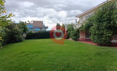 Casa en Comahue Golf Club en Alquiler