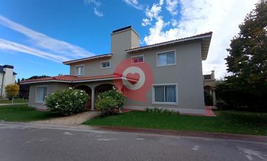 Casa en Comahue Golf Club en Alquiler