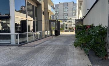 Cochera doble en edificio Awwa. Olivos