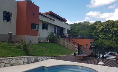 Casa en complejo de 2 hab - pileta - cochera - jacuzzi