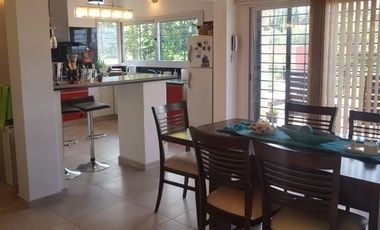 Casa en complejo de 2 hab - pileta - cochera - jacuzzi