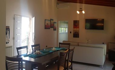 Casa en complejo de 2 hab - pileta - cochera - jacuzzi