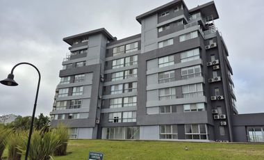 Lindísimo departamento de 3 amb. en PB con galería y jardín propios