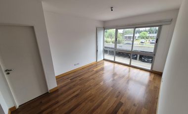 Lindísimo departamento de 3 amb. en PB con galería y jardín propios