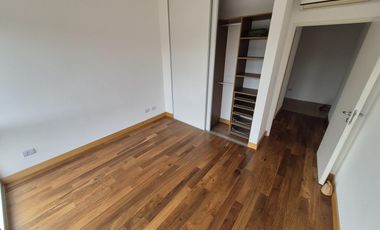 Lindísimo departamento de 3 amb. en PB con galería y jardín propios