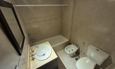 Lindísimo departamento de 3 amb. en PB con galería y jardín propios
