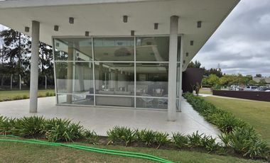 Lindísimo departamento de 3 amb. en PB con galería y jardín propios