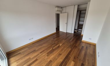 Lindísimo departamento de 3 amb. en PB con galería y jardín propios