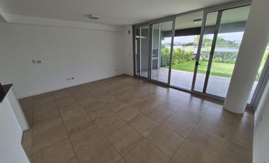 Lindísimo departamento de 3 amb. en PB con galería y jardín propios