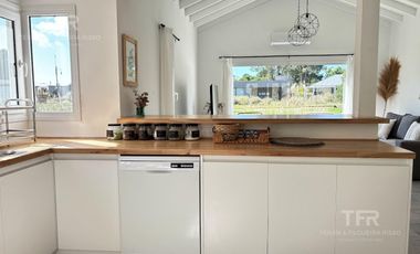 Venta en Senderos 3 Costa Esmeralda - Gas Natural y Pileta – Luminosa y 3 habitaciones