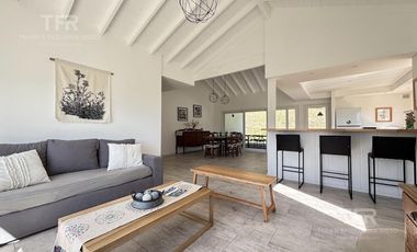 Venta en Senderos 3 Costa Esmeralda - Gas Natural y Pileta – Luminosa y 3 habitaciones