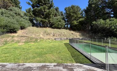 Venta en Senderos 3 Costa Esmeralda - Gas Natural y Pileta – Luminosa y 3 habitaciones
