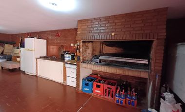 Casa en Quilmes 6 Ambientes con Pileta y Cochera - EXCELENTE ESTADO